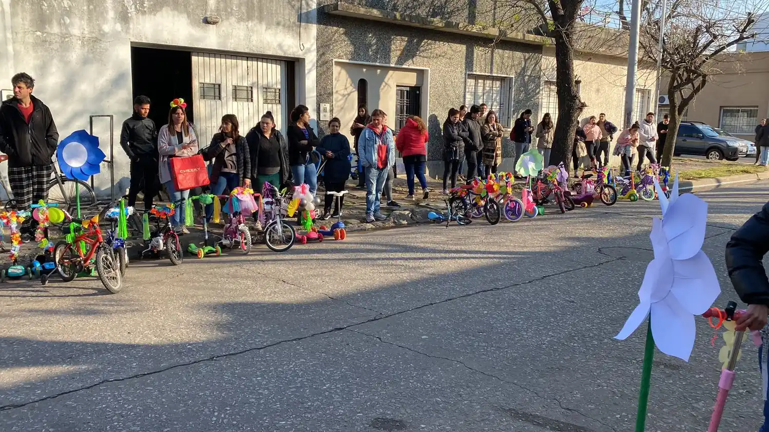 Jardín 901: hubo bicicleteada para recibir a la primavera
