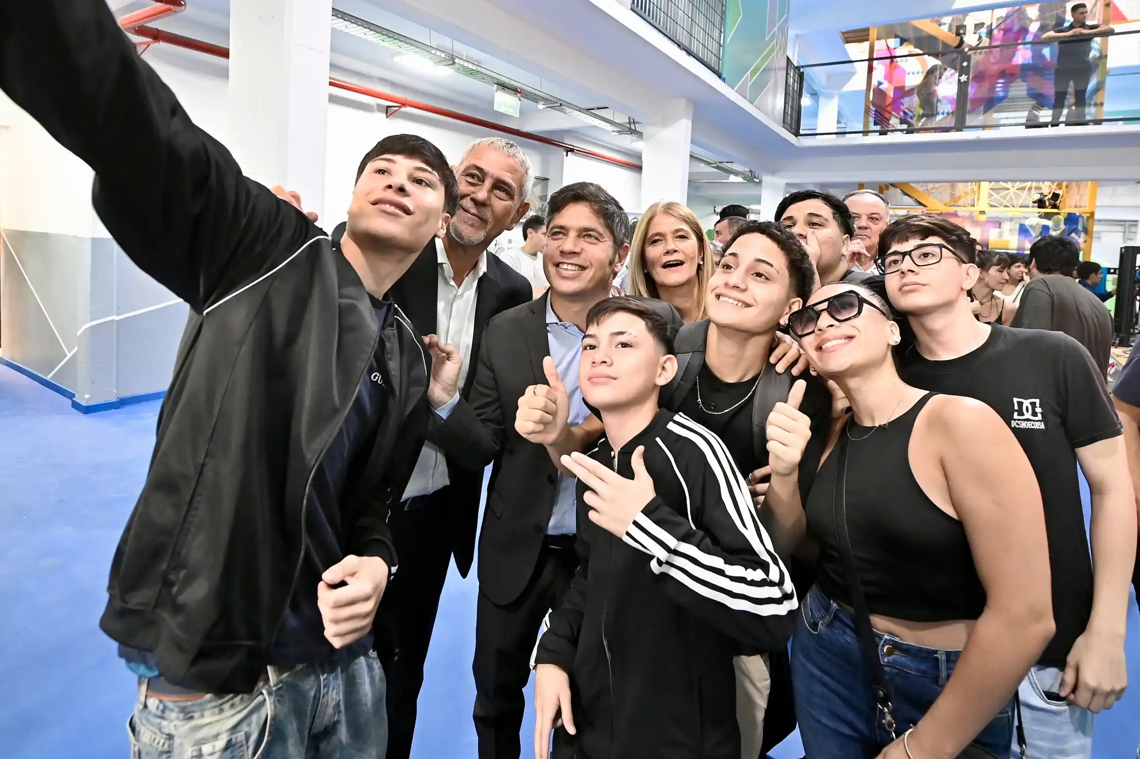 Kicillof en Avellaneda: dio inicio al ciclo lectivo y participó del lanzamiento de la escuela de Policía municipal