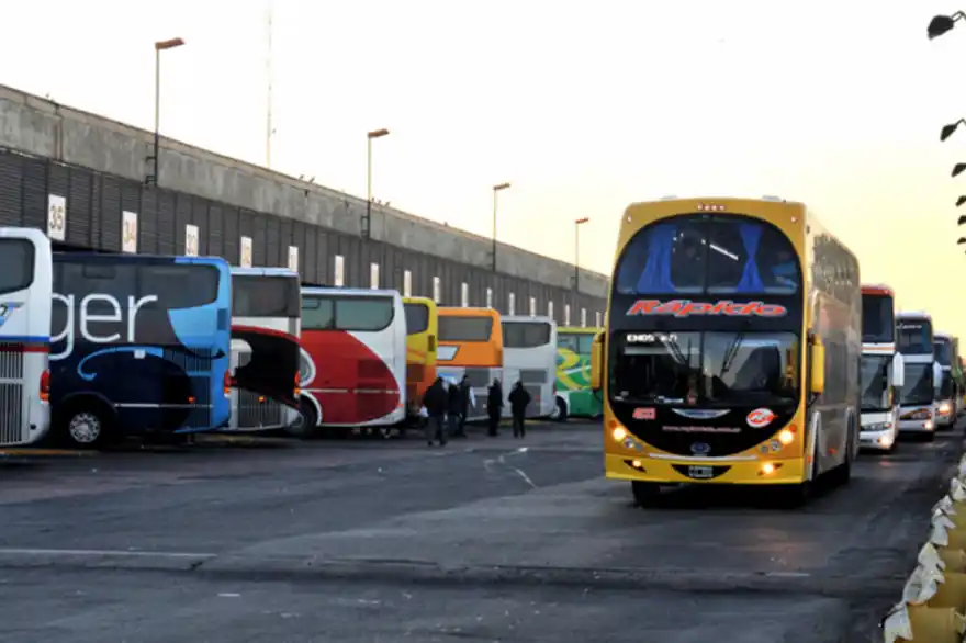 Micros "low cost": Eliminan las restricciones tarifarias al transporte de larga distancia
