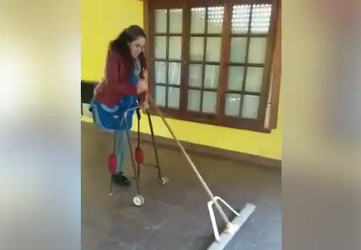 Mar Chiquita: Le amputaron una pierna, se presentó a trabajar y las autoridades se reparten culpas