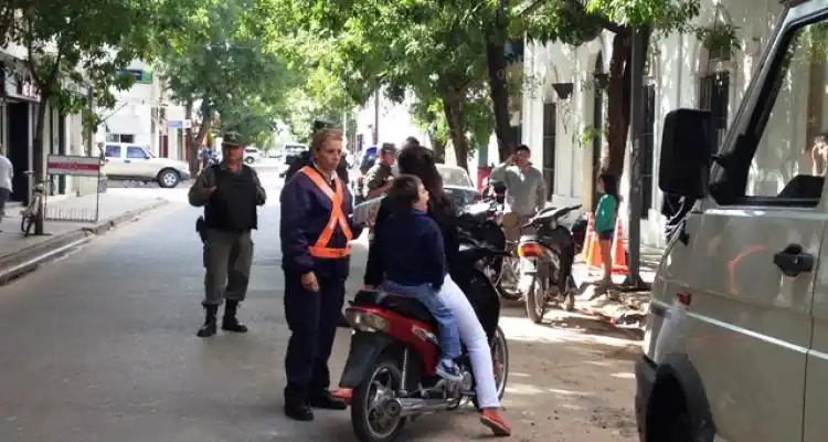 Intensifican controles de tránsito