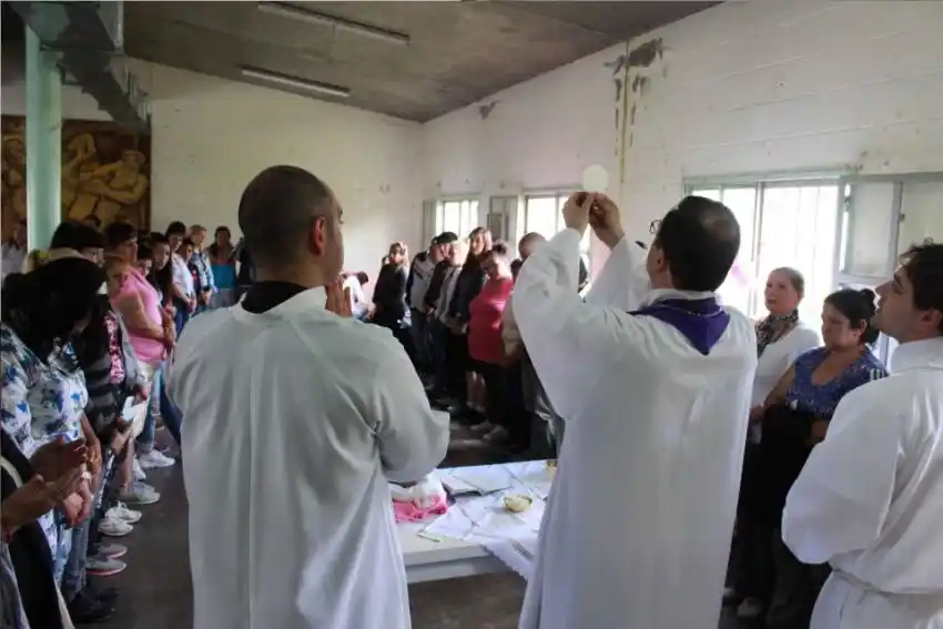 Celebran misa de Navidad en cárcel de mujeres de Batán