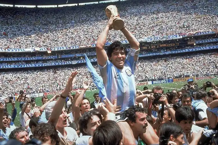 Subastarán un preciado artículo de Diego Maradona