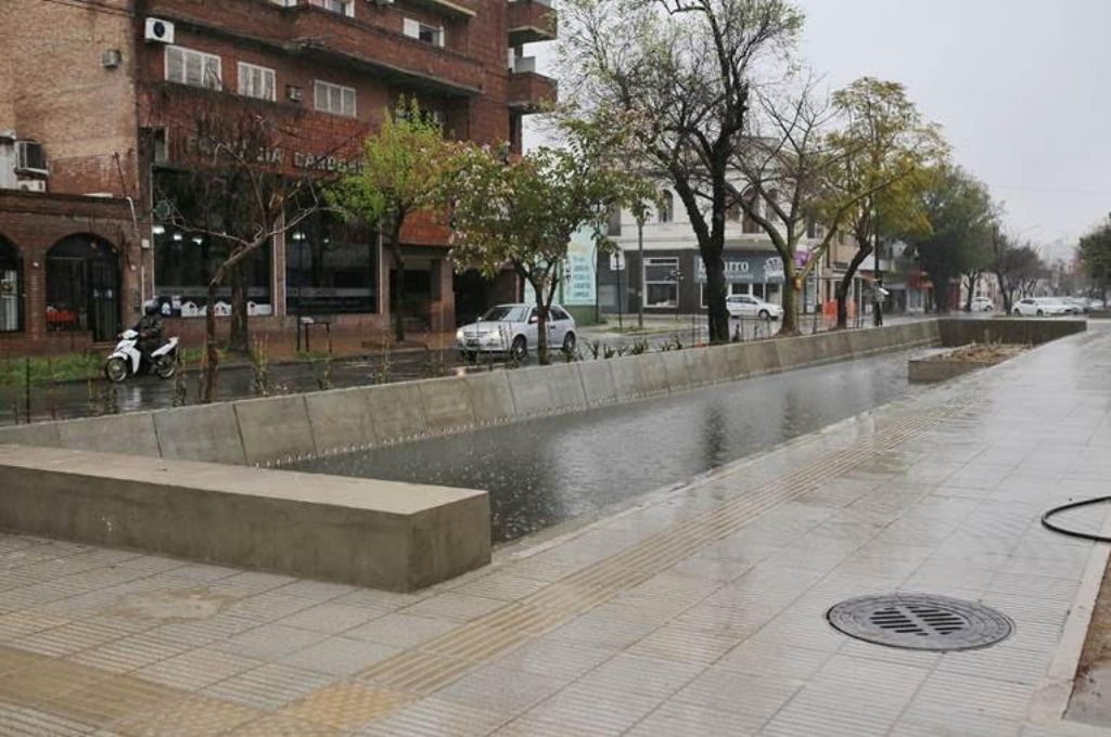 Se instaló una estación de bombeo en avenida Freyre y Catamarca
