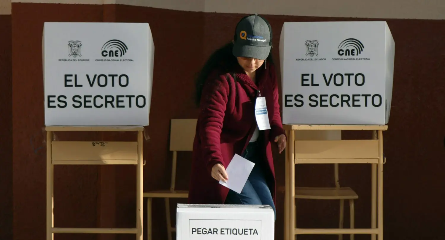 ECUADOR comienza a votar para elegir al presidente que gobernará hasta el 2025 (+FOTOS)