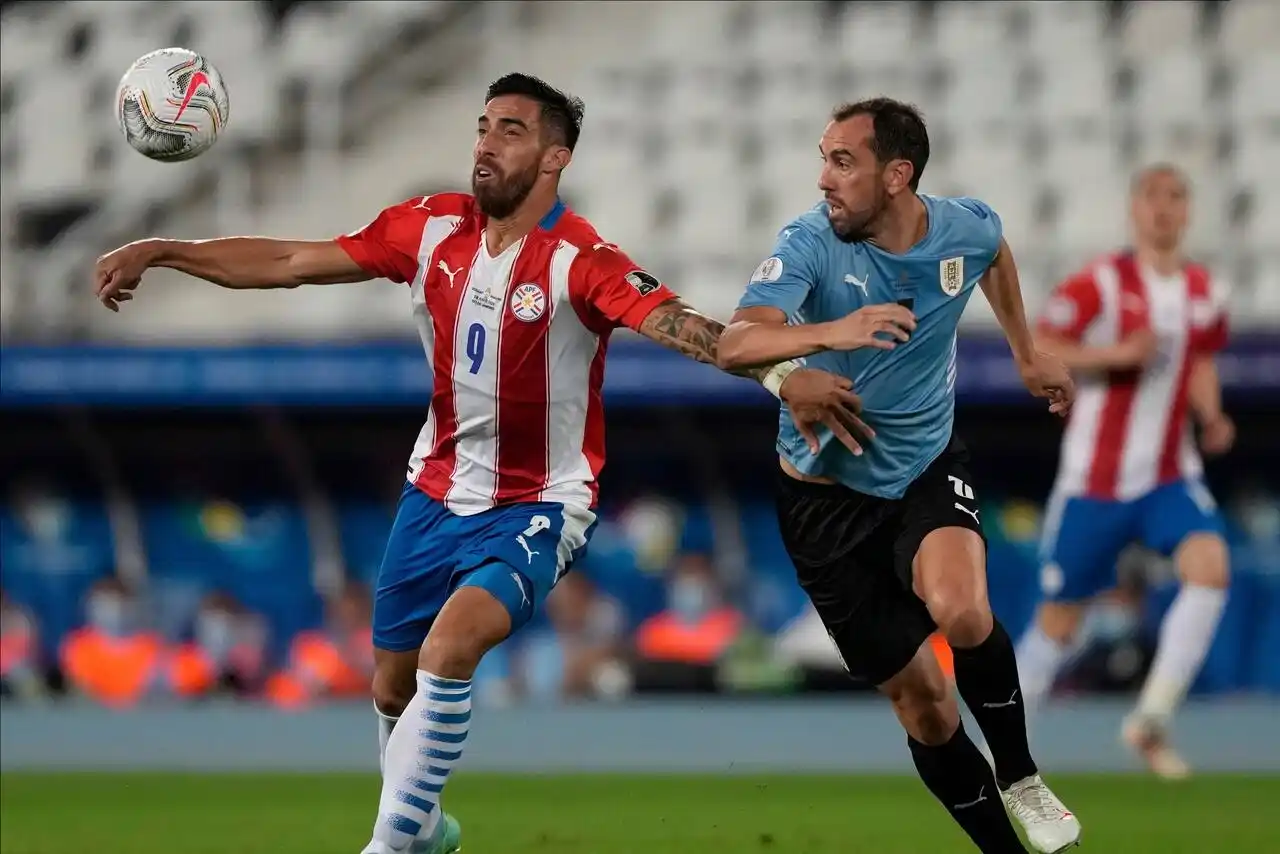 Se viene el duelo de técnicos argentinos entre Alfaro y Bielsa