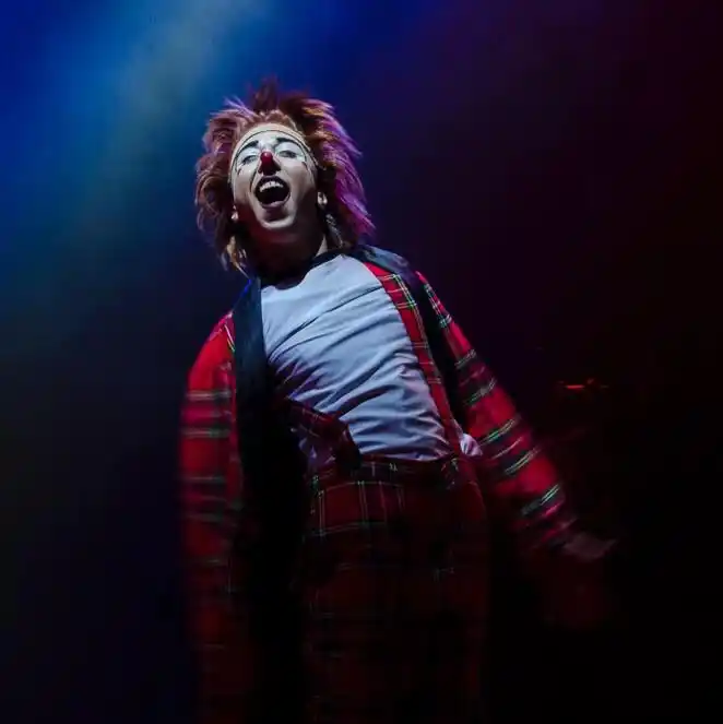 Cachipuchi y el lanza cuchillos: Cómo es vivir, crecer, amar y viajar en el Circo