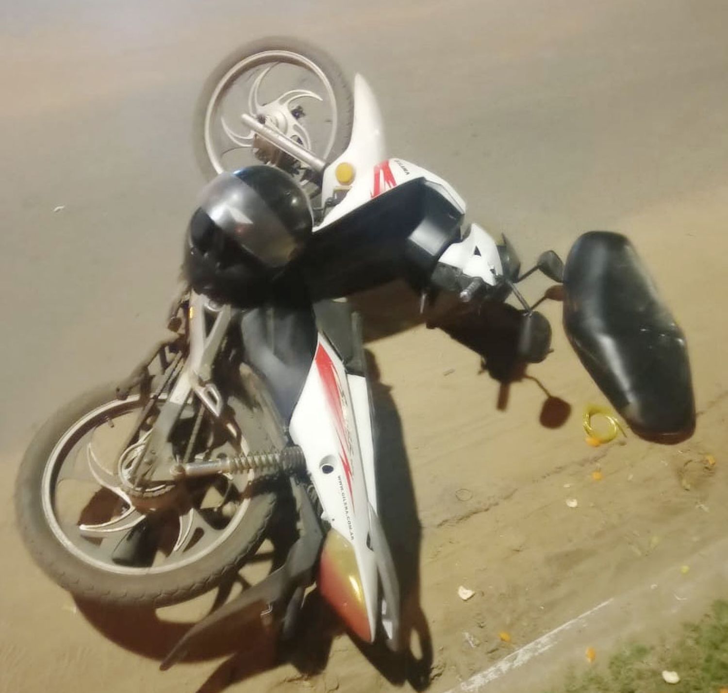 Falleció un joven futbolista tras chocar su motocicleta contra el acoplado de un camión