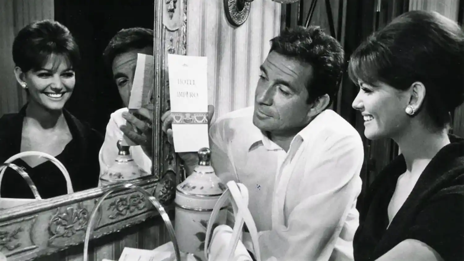 Proyectan la comedia italiana "El Magnífico Cornudo"