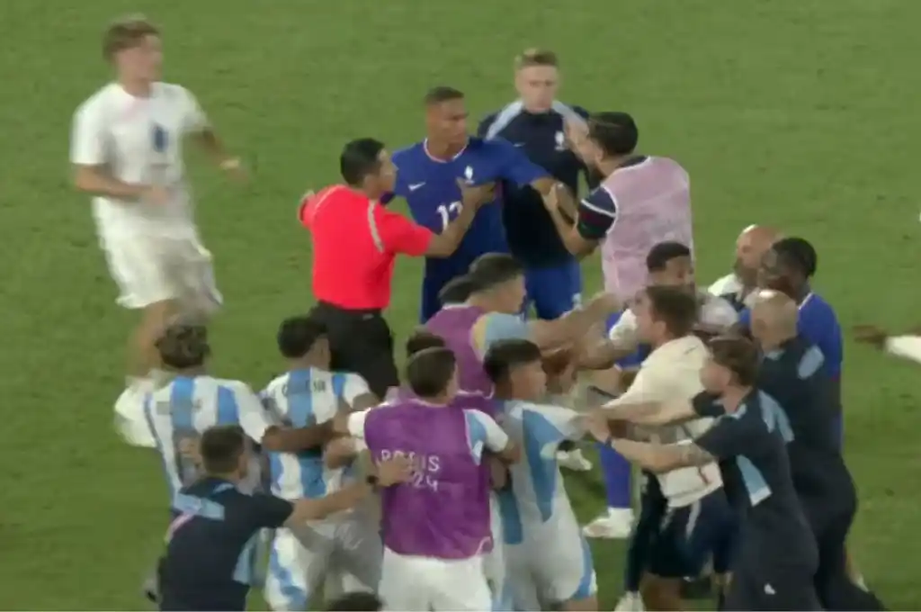 El partido, disputado en Bordeaux, tuvo un inicio tenso.