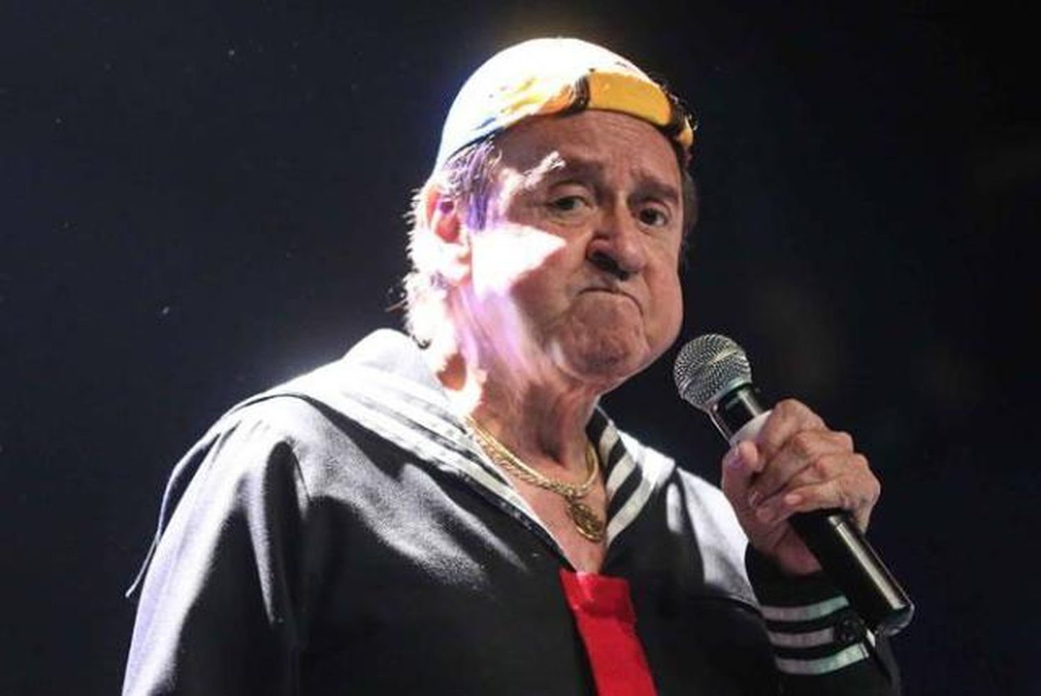 Carlos Villagrán en su personaje "Quico"