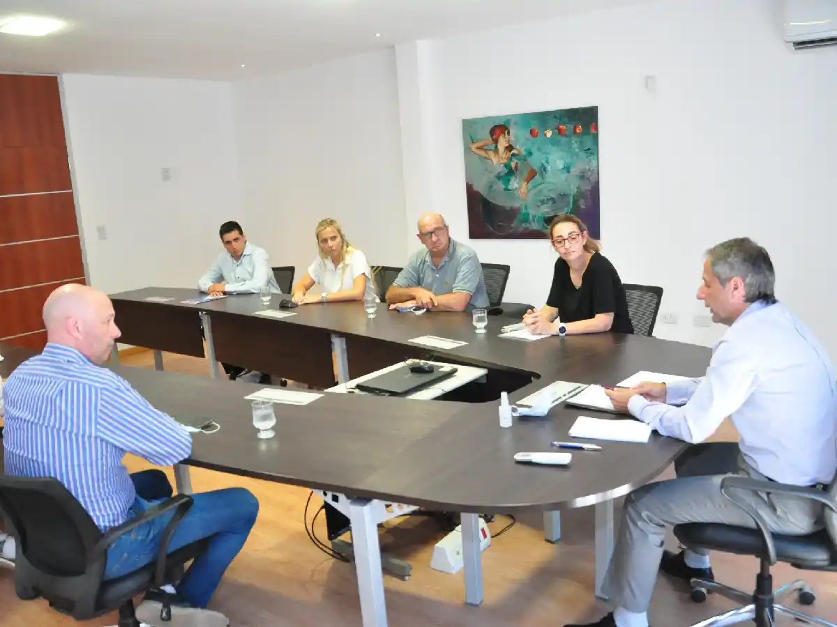 Bernarte recibió a miembros de  la Cámara de Comercio Exterior 