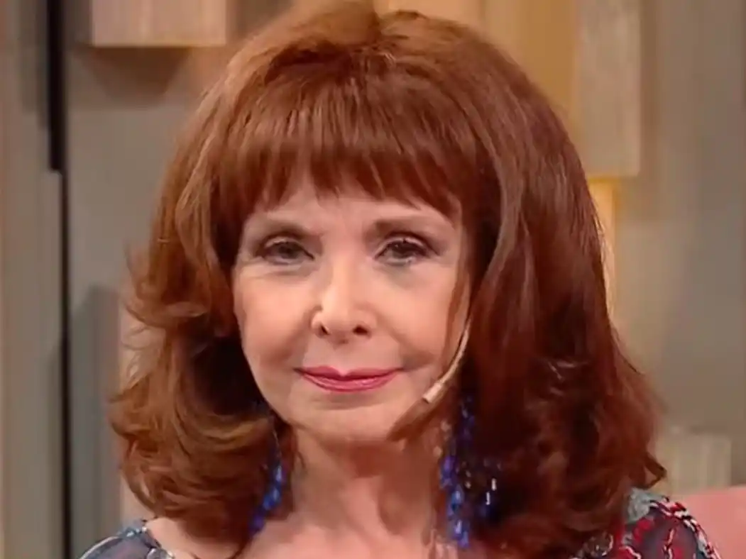 La actriz y ex vedette Zulma Faiad, de 81 años, fue internada de urgencia tras sufrir una caída en su casa que le causó fracturas en varias costillas y la obligó a permanecer bajo observación médica.