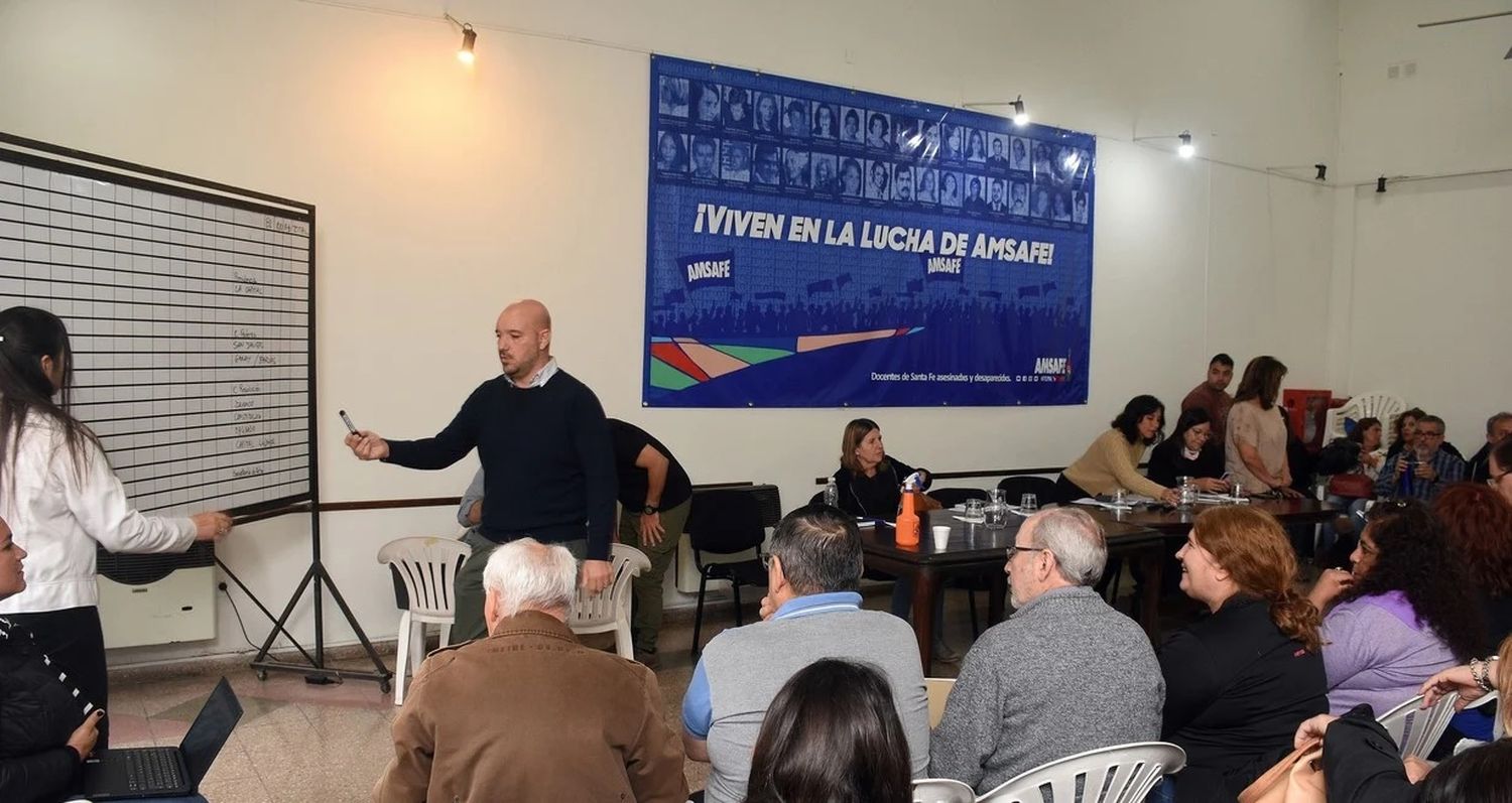 Docentes: en 10 departamentos santafesinos hay una sola moción para aceptar la oferta