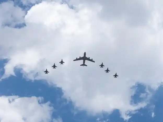 El Gobierno adelantó el acto y el vuelo rasante de los aviones F-16 para hoy