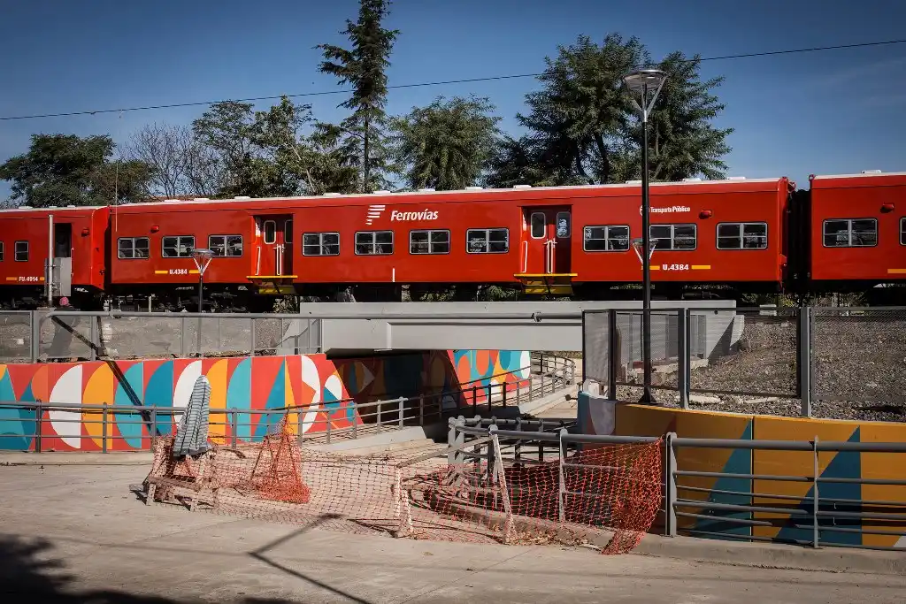 San Isidro: Pintan un mural en el nuevo túnel de Villa Adelina 