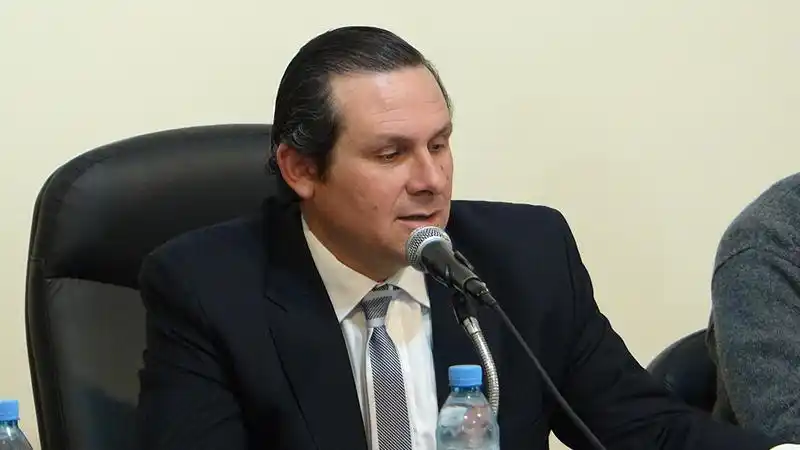 Etchevarren explicó su apoyo a Macri y dijo que "Massa y Scioli van a terminar arreglando"