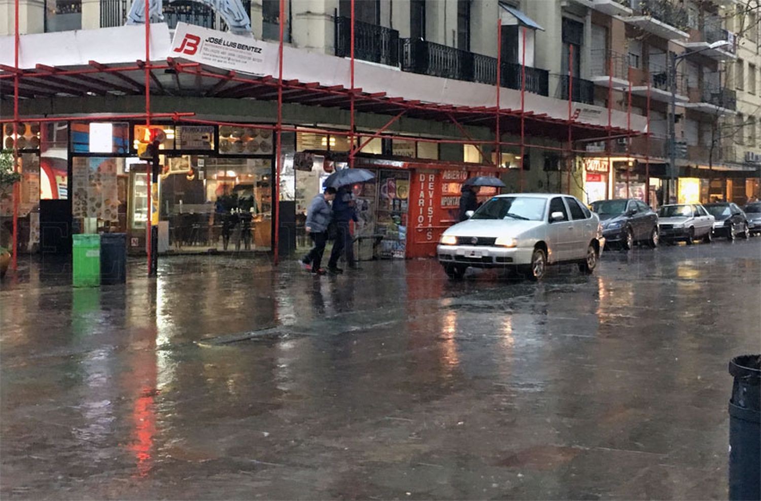 Las tormentas veranean en Mar del Plata y se quedarán también el domingo