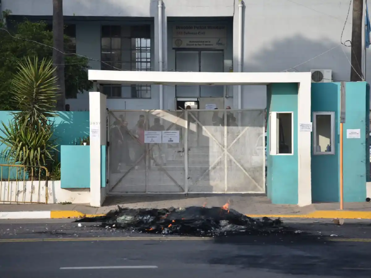 Asamblea de municipales afecta la atención en algunas dependencias y servicios 