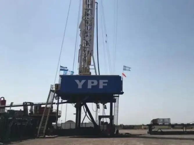 YPF controla actualmente el 70% del capital accionario de Metrogas.