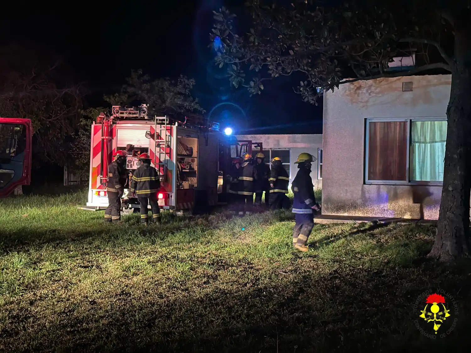 Bomberos Voluntarios de Crespo actuaron rápidamente ante incendio en vivienda