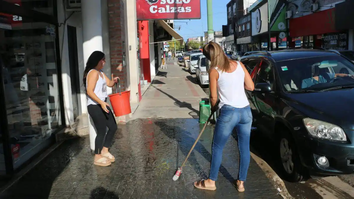 Comercios, gastronómicos y deportes serían los afectados por la vuelta a fase 1