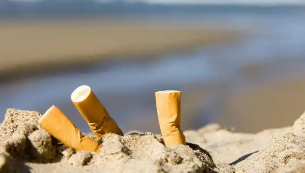 Quieren multar con 200 atados a quienes fumen en las playas