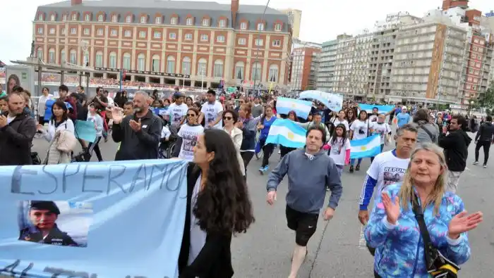 Familiares de submarinistas del ARA San Juan entregarán una carta a Macri