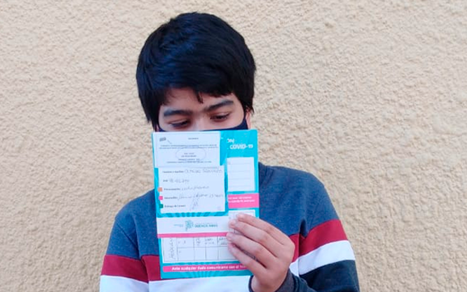 Santiago Outeda, de 13 años, se vacunó