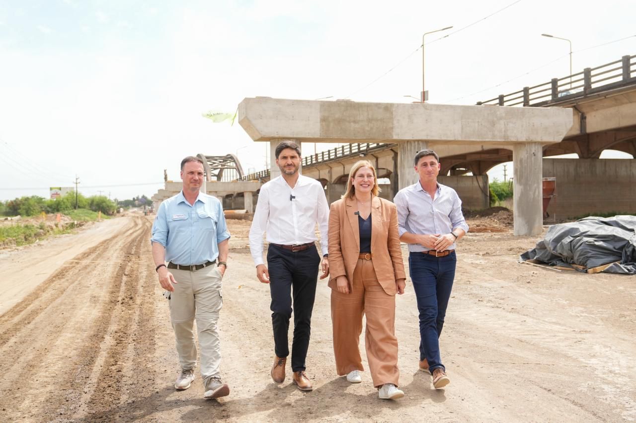 A la recorrida también se sumó el ministro de Obras Públicas, Lisandro Enrico.
