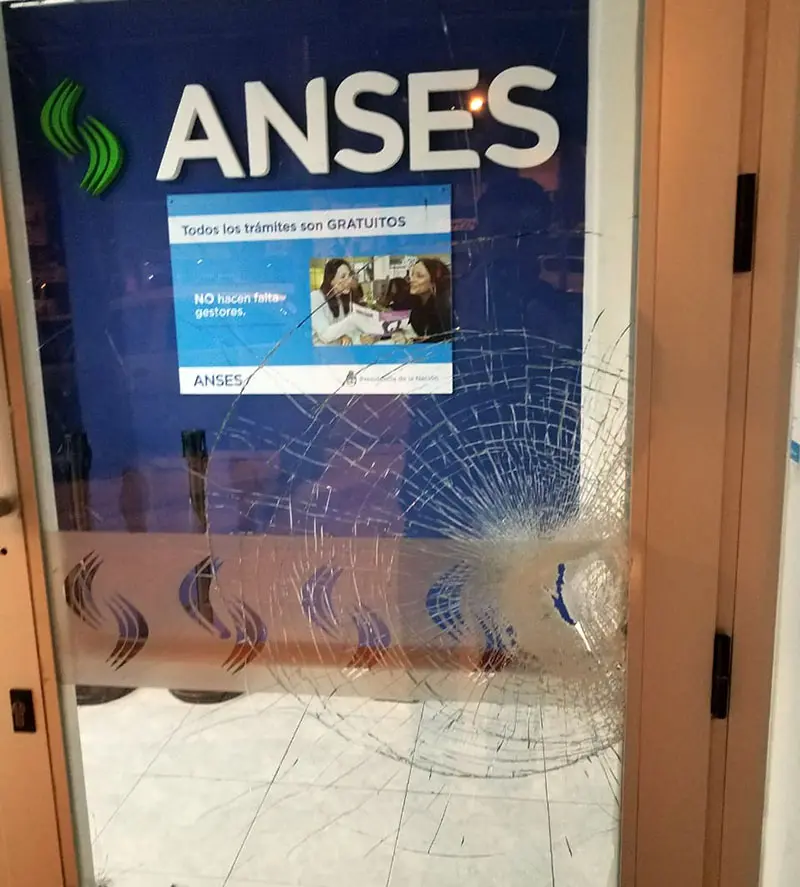Daño en oficina de Anses