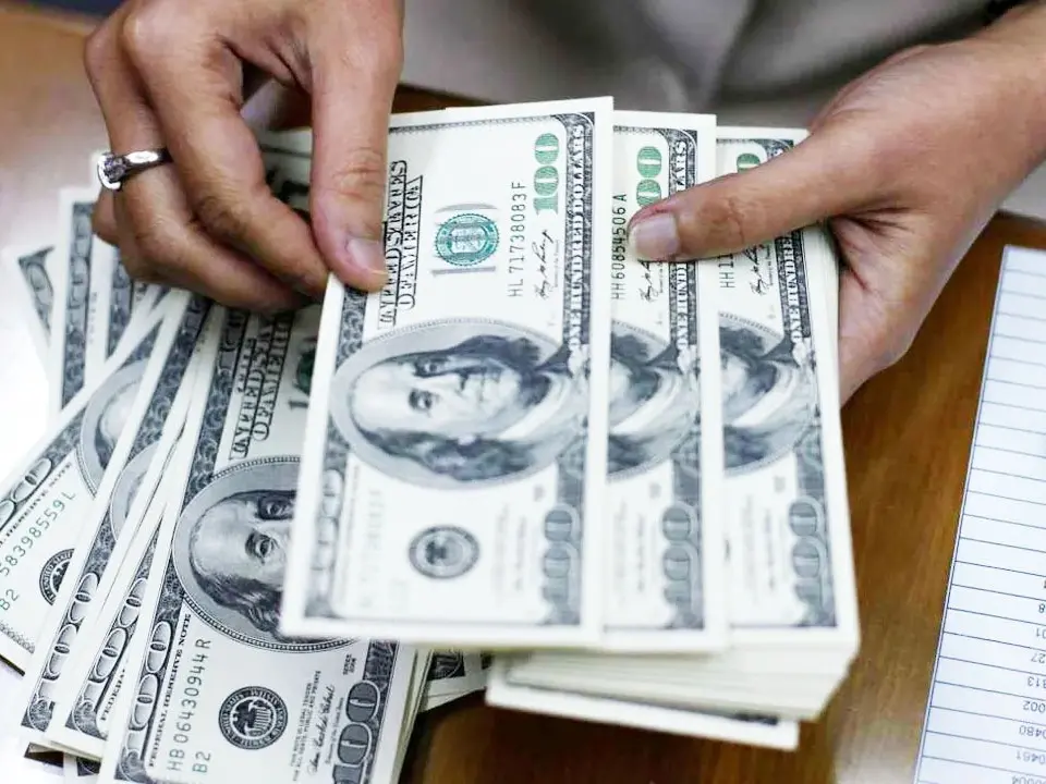 En el cierre de la semana, el Banco Central debió hacer una fuerte venta de divisas