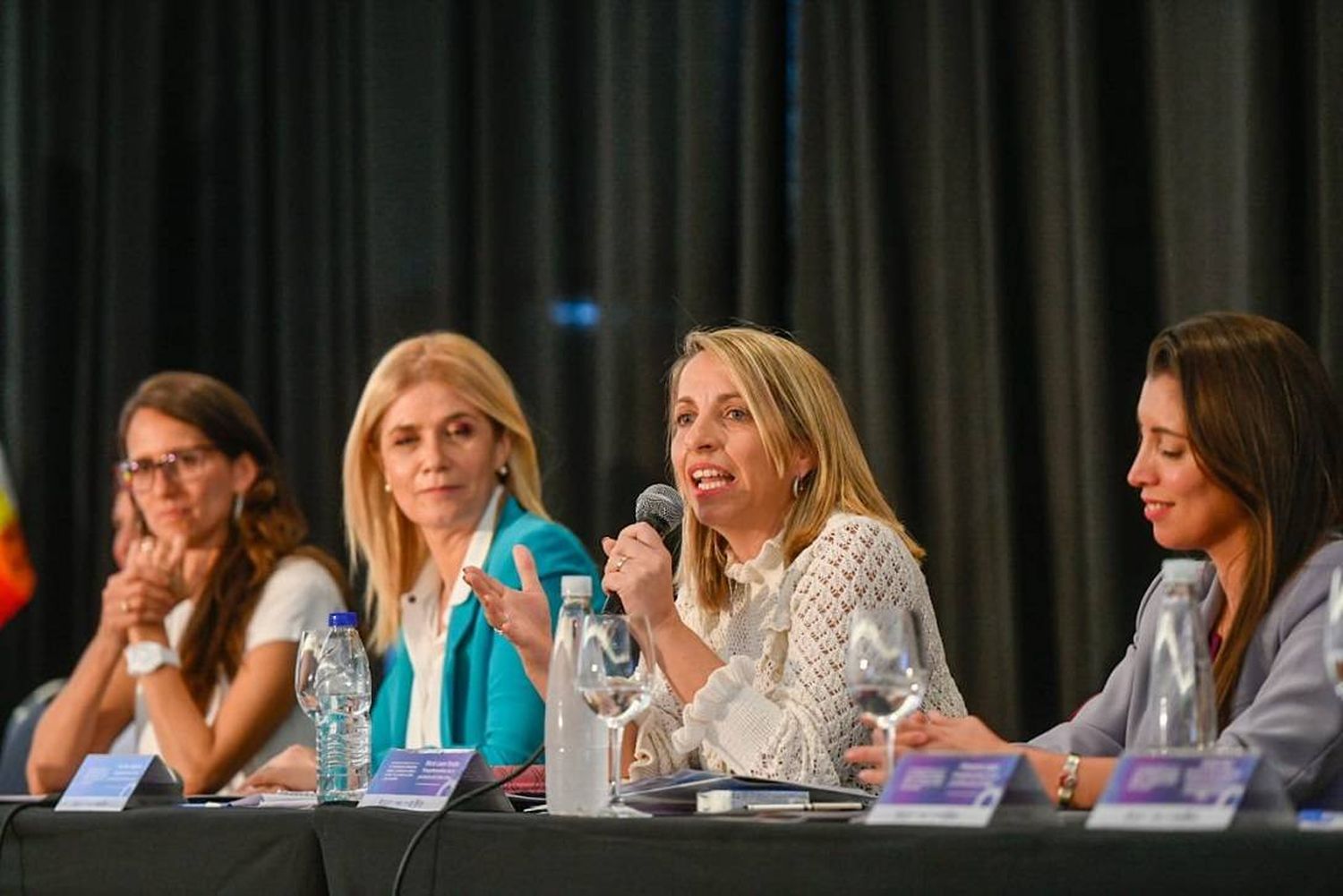 Stratta valoró la decisión política de poner en debate las tareas de cuidado