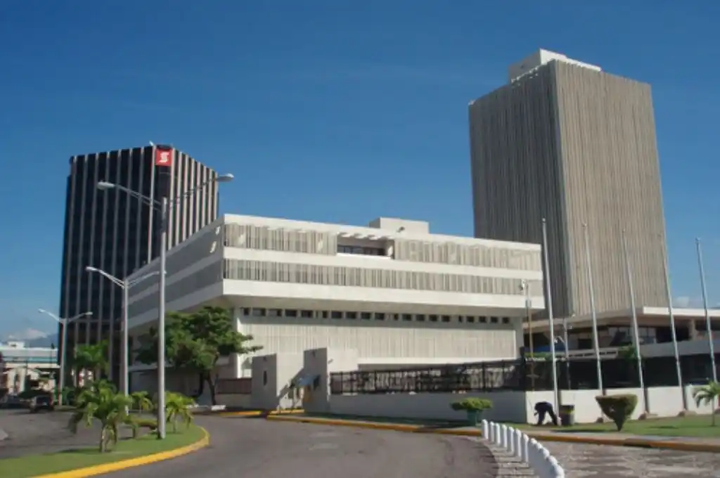 Por Twitter el Banco Central jaimaiquino le explicó a un argentino como mantener la inflación en un dígito