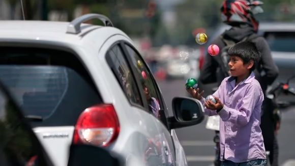 Policía colombiana rescató casi 100 niños de la calle en Bogotá, 21 son venezolanos