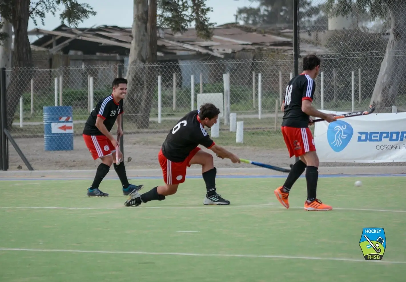 Hockey sobre césped: Huracán a una victoria de meterse en los play-offs