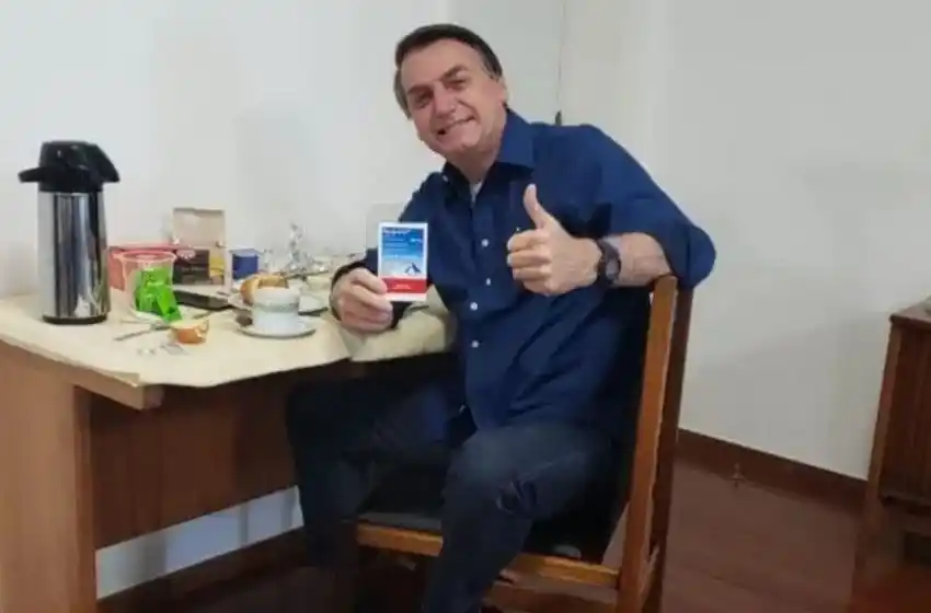 Bolsonaro confirmó que ya no tiene coronavirus, promocionando un fármaco sin aval científico