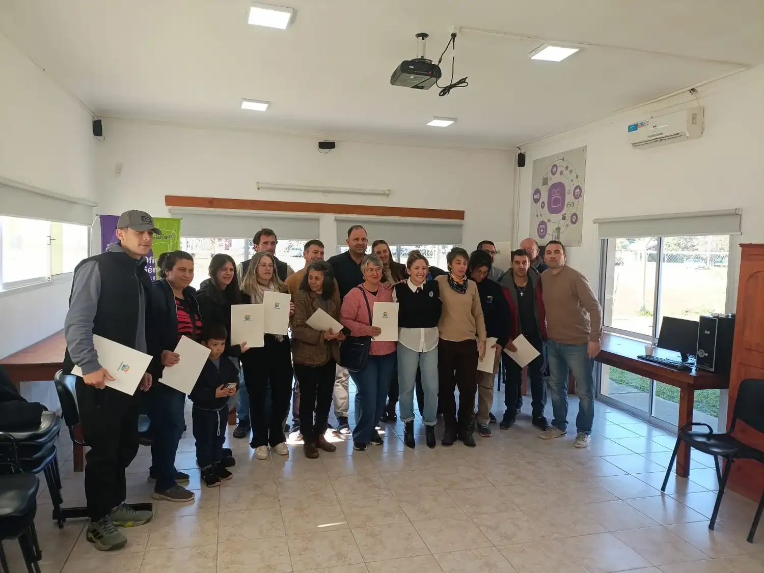 Entregaron 10 microcréditos para emprendedores en Pueblo Belgrano
