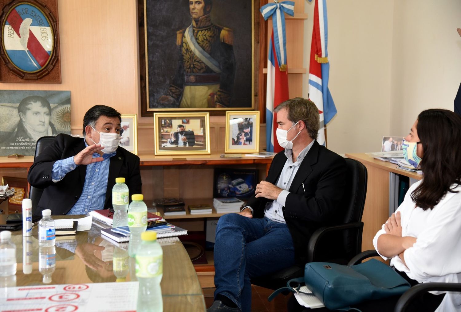 Los intendentes Piaggio y Oliva analizaron el turismo y el trabajo de las cooperativas
