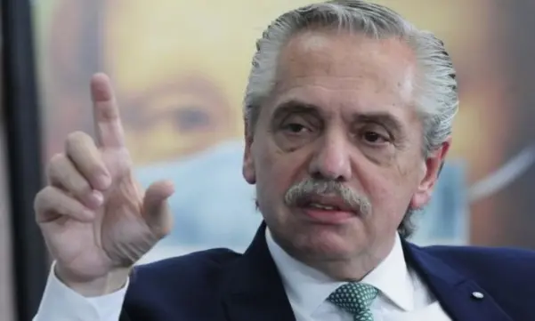 Alberto Fernández habría incumplido la restricción de acercamiento: ¿puede ir preso?
