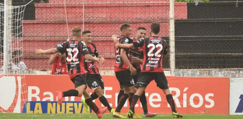 Defensa y Justicia perdió y se aleja de Racing
