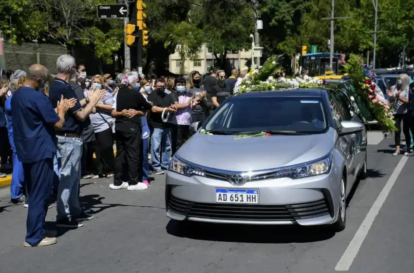 Dolor en la despedida de la enfermera del Heca que falleció por covid: «Con una mirada te decía lo que tenías que hacer»