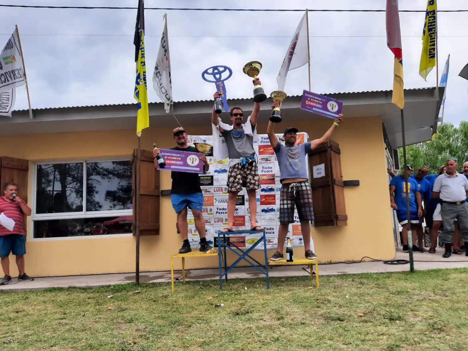 Ganadores del Concurso de pesca del Club Recreativo Echegoyen