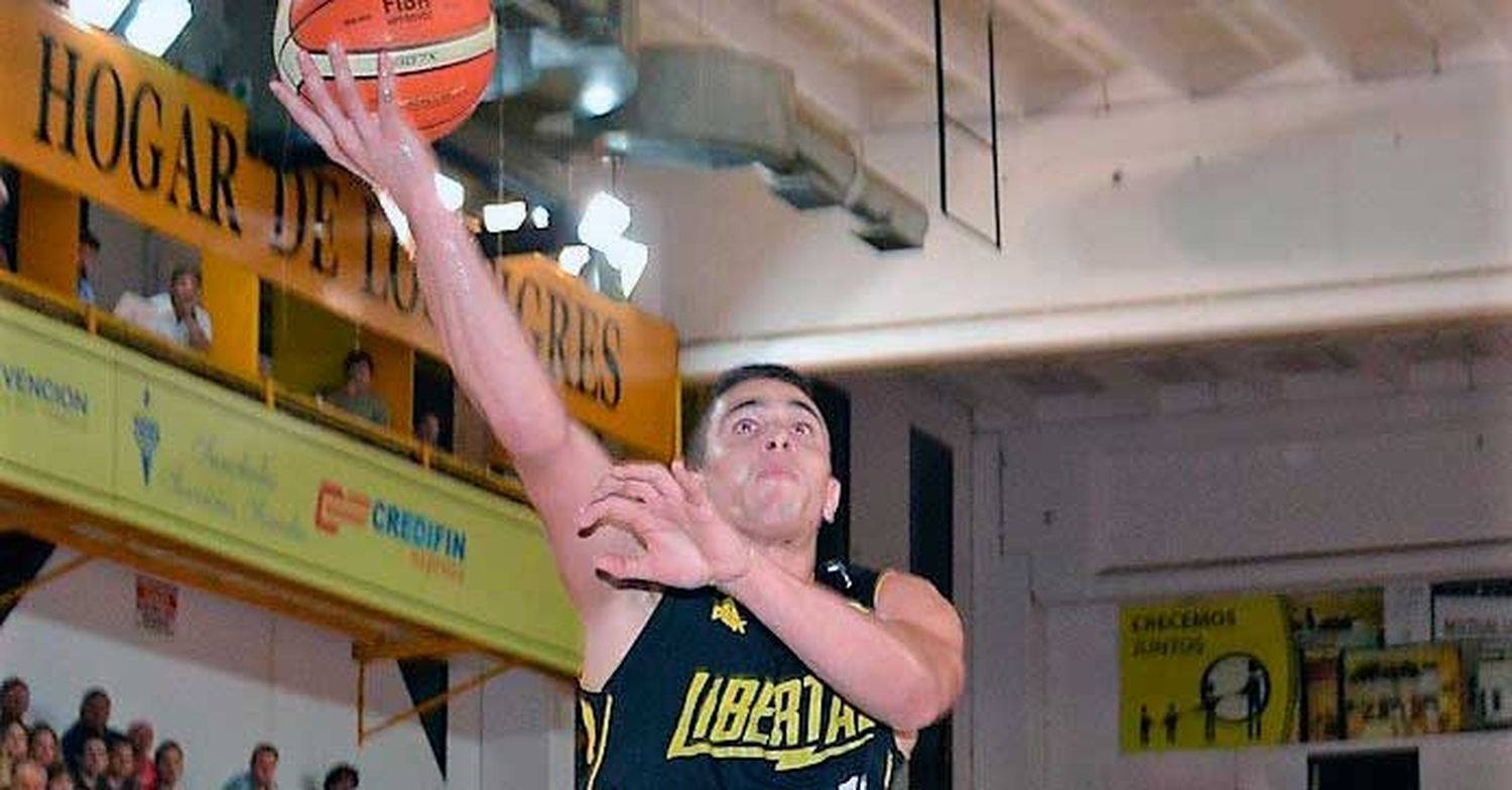 Peñarol fue aplastado por Libertad