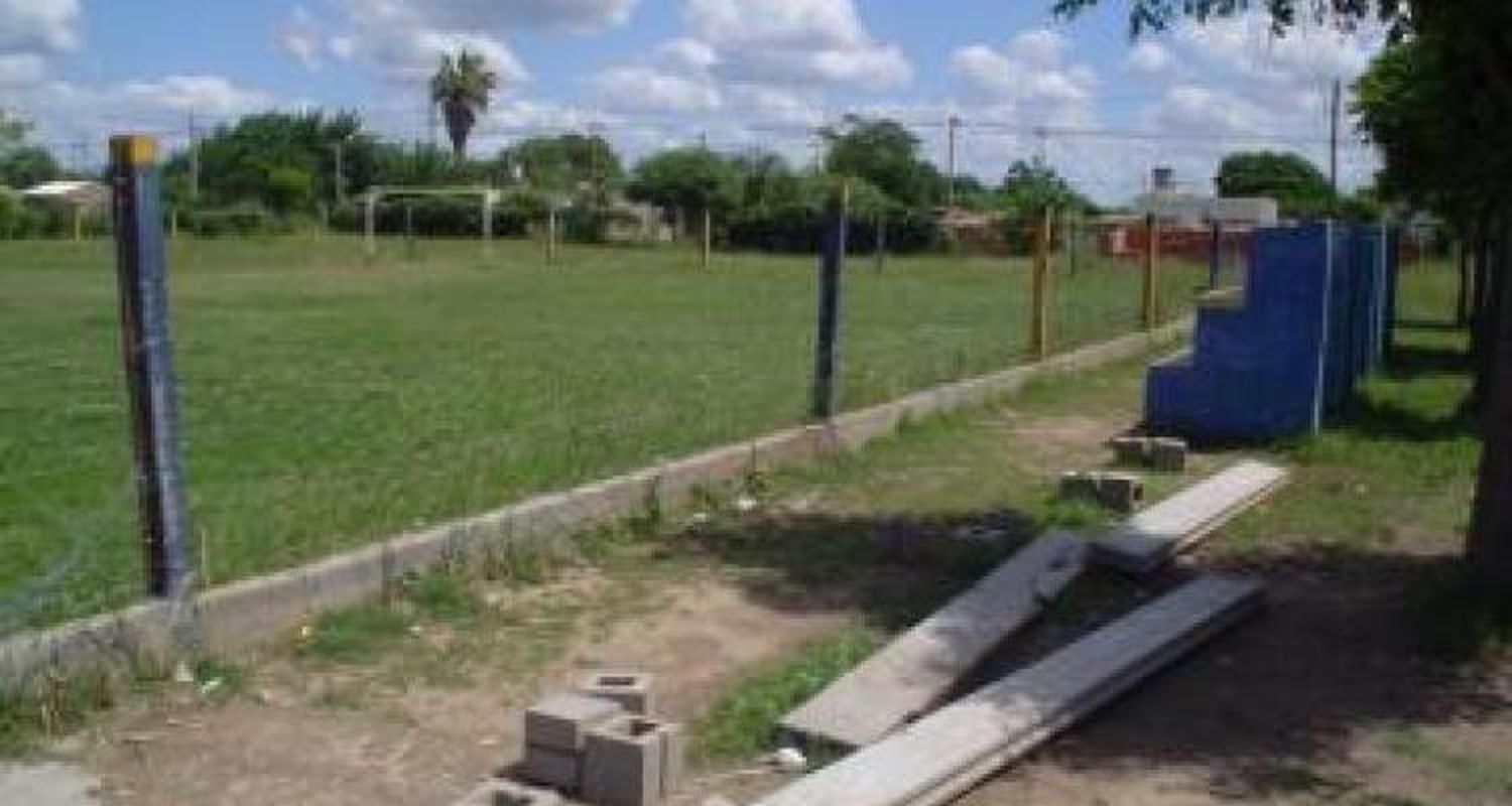 Destrozos y saqueo en la canchita de Independencia