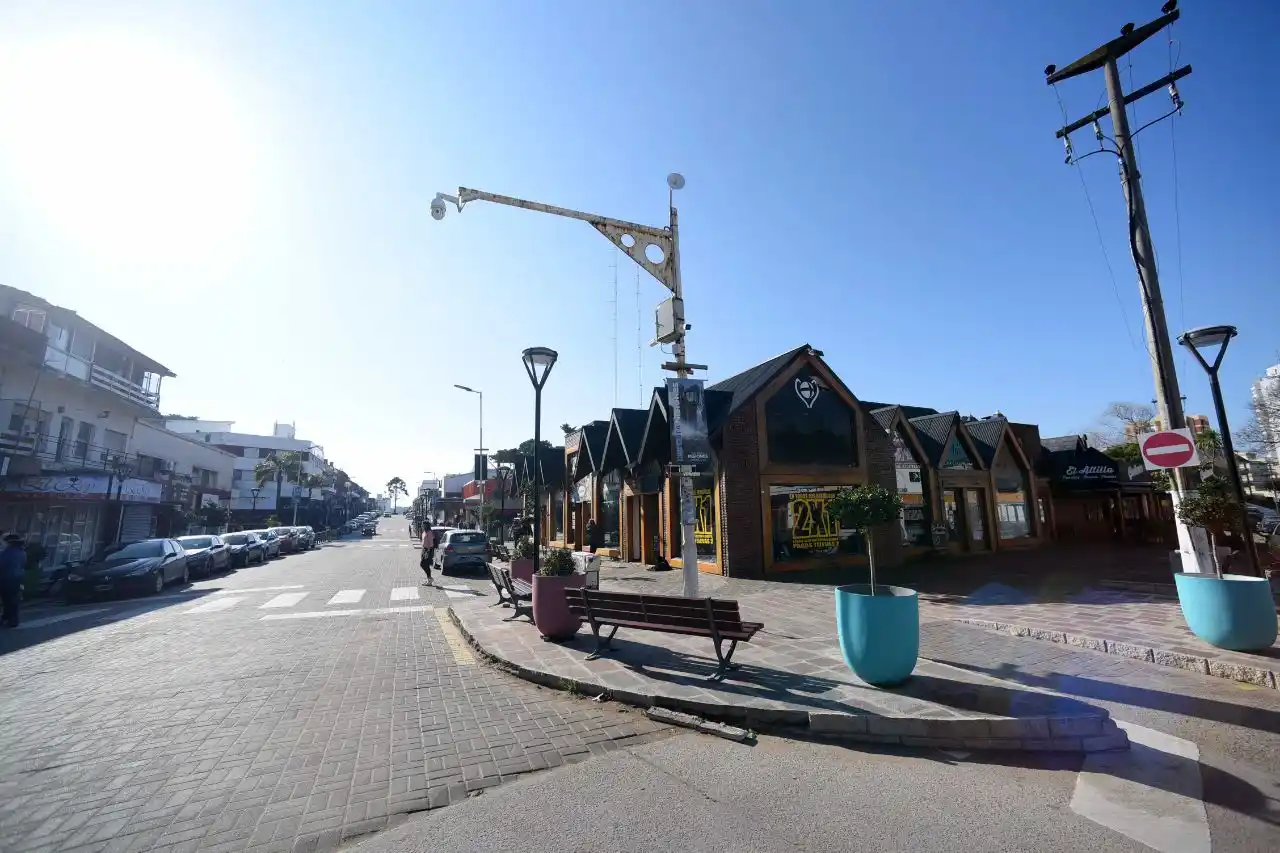 Verano en Gesell: Intendente aseguró que no habilitará boliches y criticó a Mar del Plata