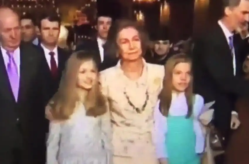 El video de dos reinas que se pelean por una foto