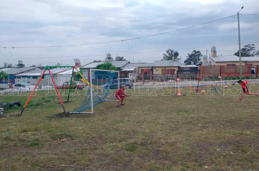 "Los Sin Techo" construyen un galpón para "capacitar y contener" a los vecinos