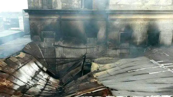 #PeriodistaPorElDía: Las fotos del incendio en la cochera 