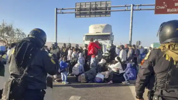 «Los devolvería a todos en un barco de regreso a su país»: lo que piensa este diputado chileno de los venezolanos